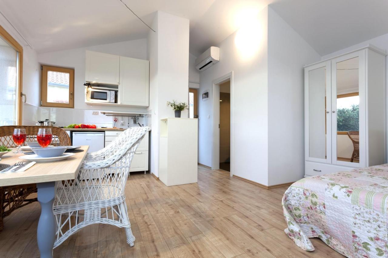 Studio Sea View Borik โรวีน ภายนอก รูปภาพ